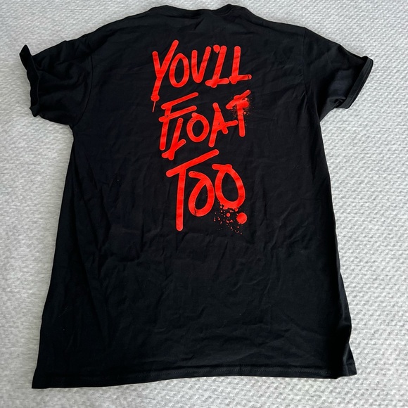 IT Penny Wise Black Graphic Short Sleeve T-Shirt size Medium (New in bag) - Picture 9 of 9